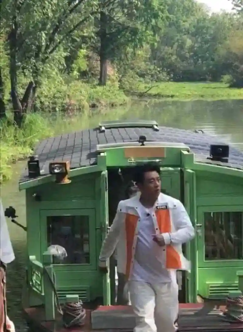 哈哈哈哈哈哈,郑恺这是胖了好多呀!