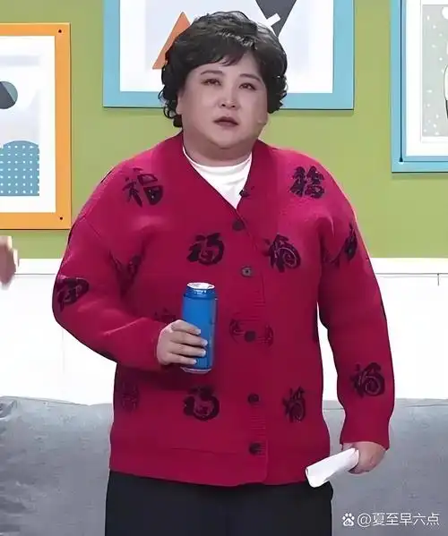 2015年,她和瞿颖一起演小品,塑造"女神和女汉子"的形象