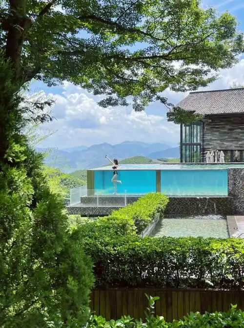 莫干山裸心堡绝美无边泳池