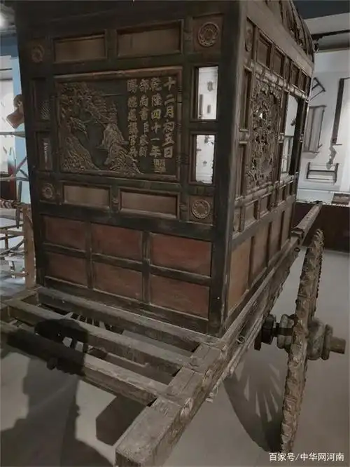 寻木馆收藏的乾隆时期马车(文字:赐经筳讲官,兵部尚书臣蔡新,乾隆