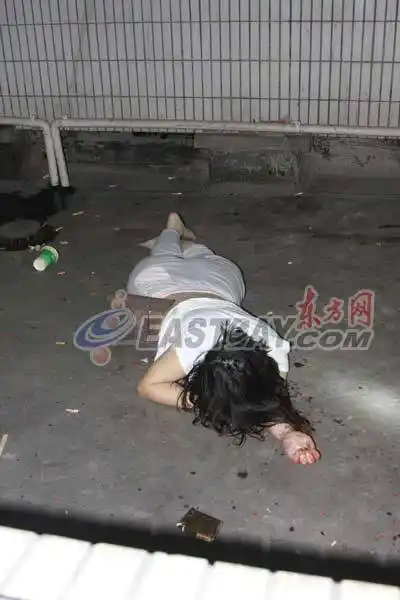 关于丈夫坠楼身亡的配图及描述