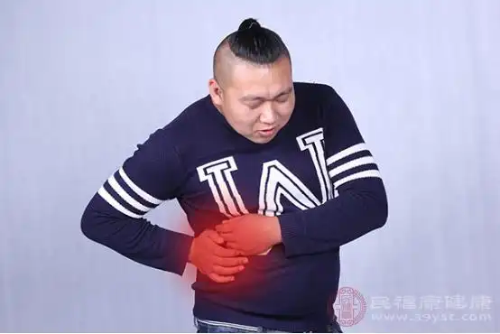 肋骨下方隐隐疼痛的现象,考虑是肋软骨炎所造成,肋软骨炎是人们的右侧