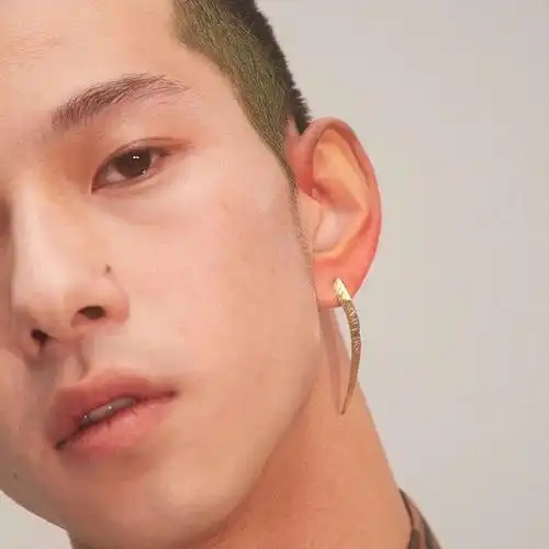 有没有贼帅的寸头男生头像谢谢