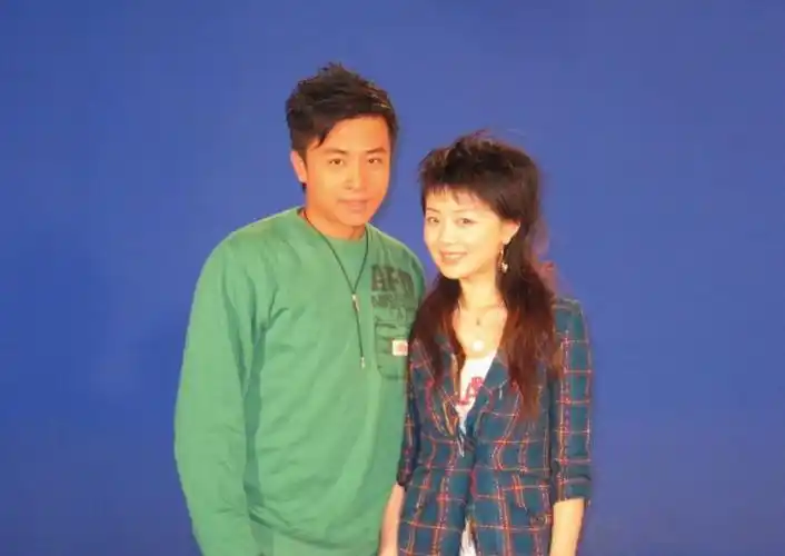 原创外来媳妇本地郎韶关美女coco毛琳几段感情成空40岁拼事业