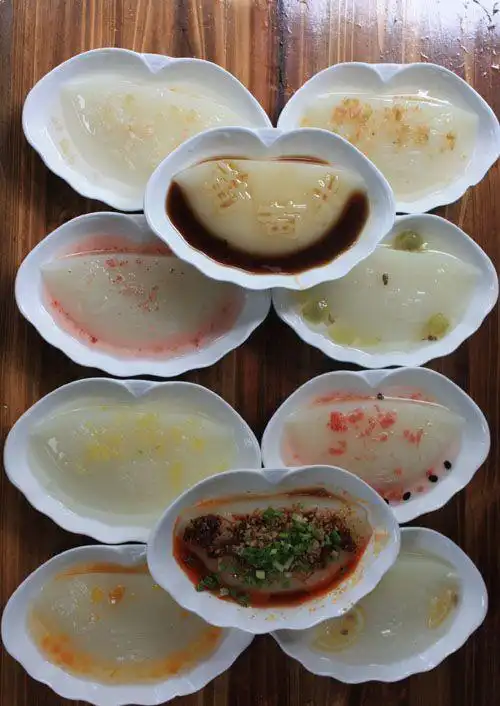 凉糕,也是宜宾的特色小吃呦,所以无论你在哪里吃到过,不要忘记这是源