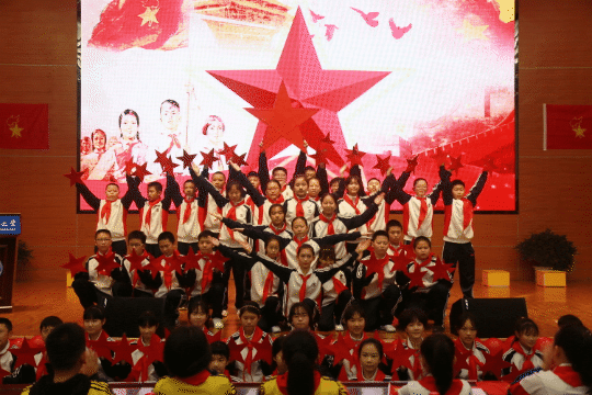 红星闪闪放光芒,百年传承,薪火相继.