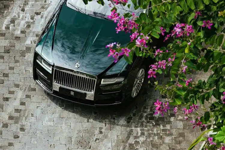 试驾劳斯莱斯全新古思特领异标新删繁就简