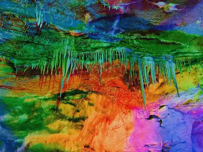 河北鱼谷洞内历史美石