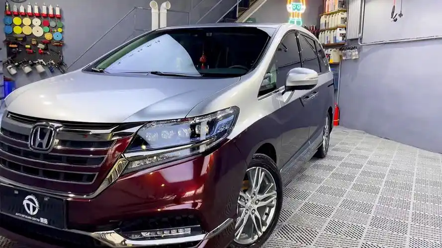 本田艾力绅双拼色