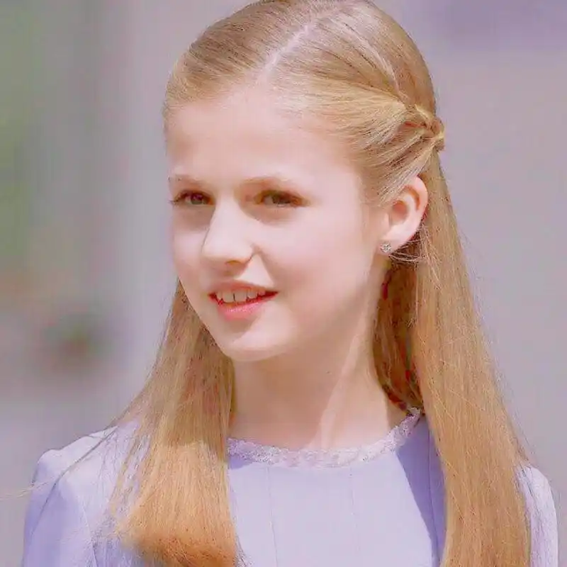 自截自调西班牙公主莱昂诺尔(禁二)