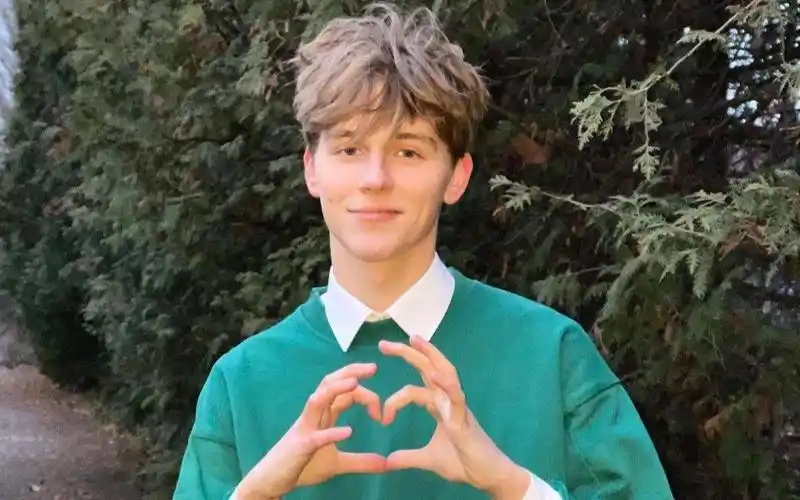 斯拉夫帅哥你的眼睛亮晶晶像星星一眼就陷入陷阱