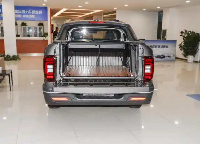 吉利四不像皮卡上市18t无四驱复制粘贴博越