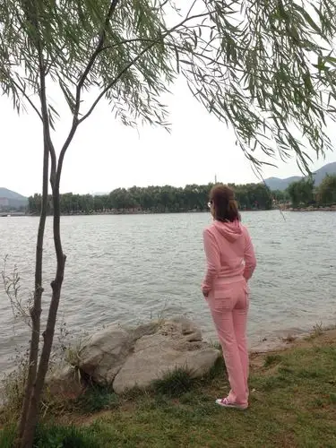 中年女人的背影,也可以是一道风景!