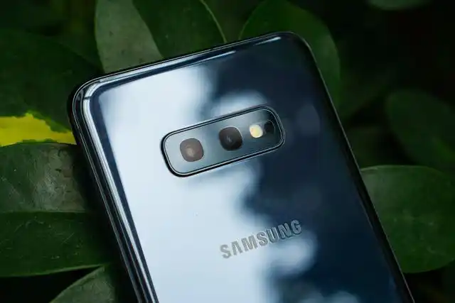 "真香"的骁龙855小屏旗舰:三星s10e开箱图赏