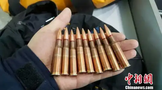 中蒙边境阿日哈沙特口岸首次查获夹藏狙击步枪子弹
