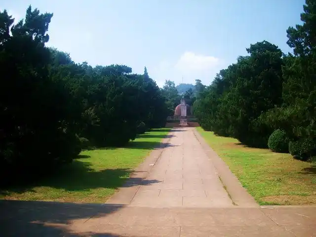 廖仲恺(1877年4月23日—1925年8月20日),男,汉族,原名恩煦,又名夷