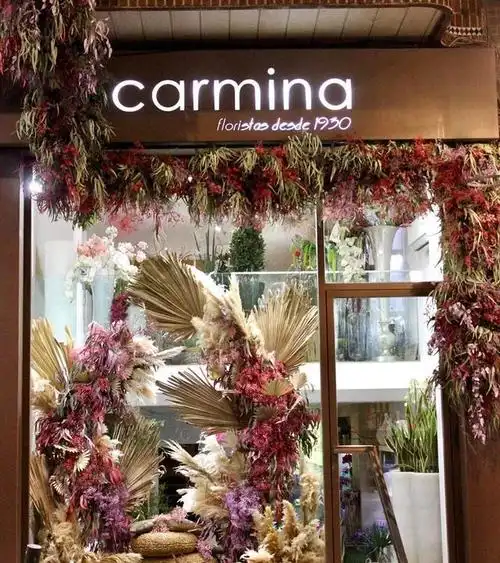 最美橱窗花艺设计图集锦