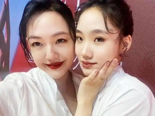 小s二女儿有多漂亮?每天起床照镜子夸自己,与姨妈大s一样美