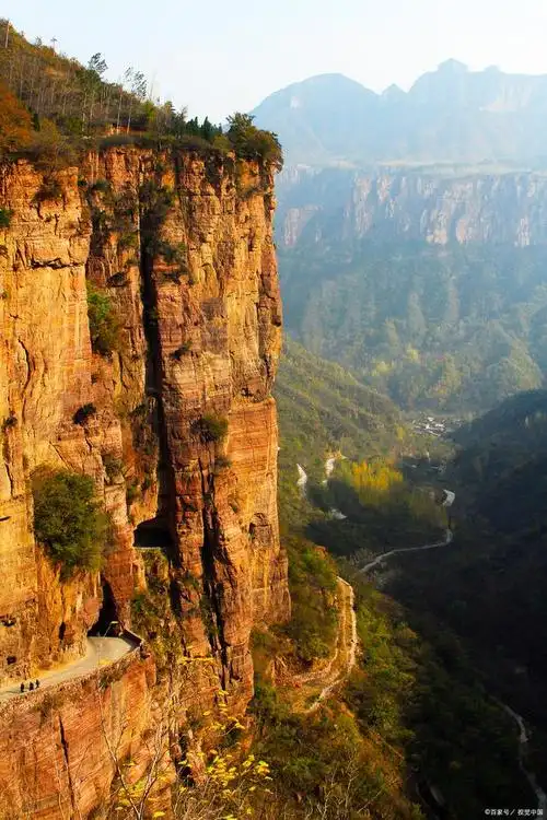 回龙天界山景区,位于辉县市上八里的太行山深处,是一个让人流连忘返的