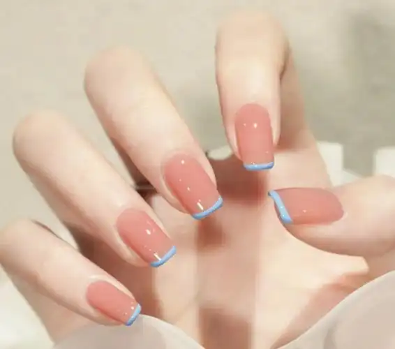 2021最新款显白撞色法式冰透美甲图