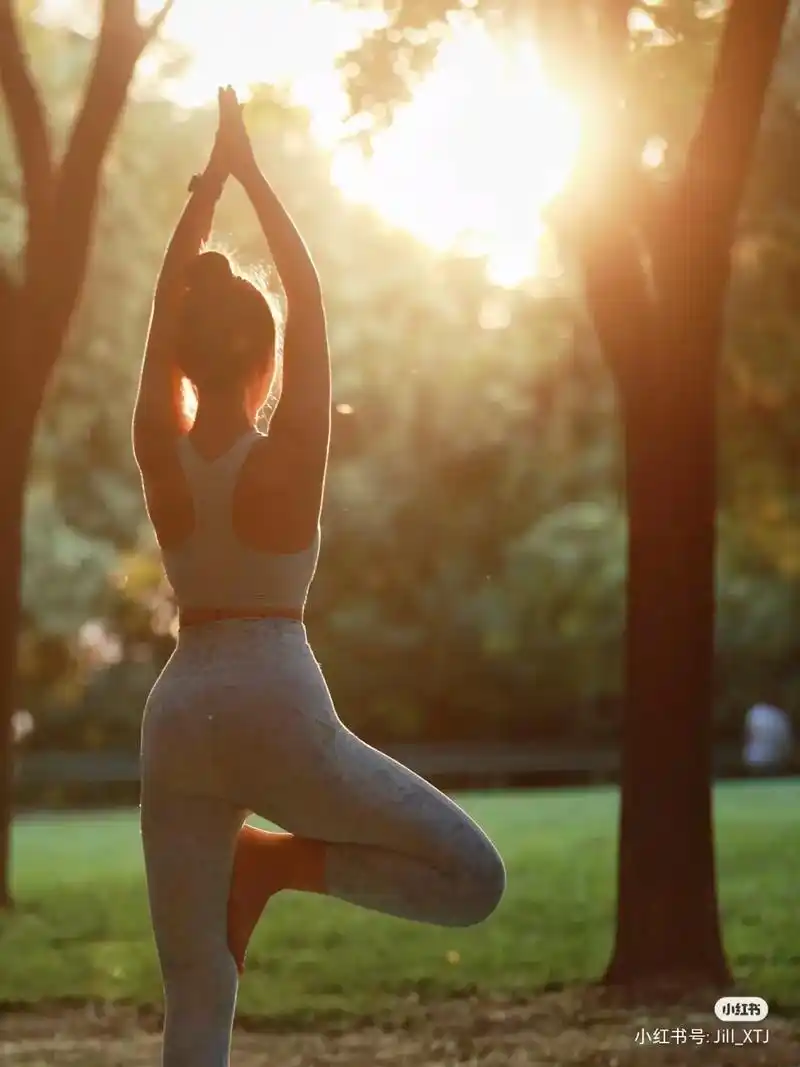早安吉祥1777 瑜伽晨练开启一天的能量之源 清晨,从沉睡中唤醒