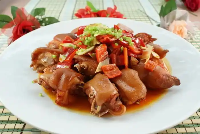 特色小吃培训-大盘猪手 口味香辣 肉质细嫩