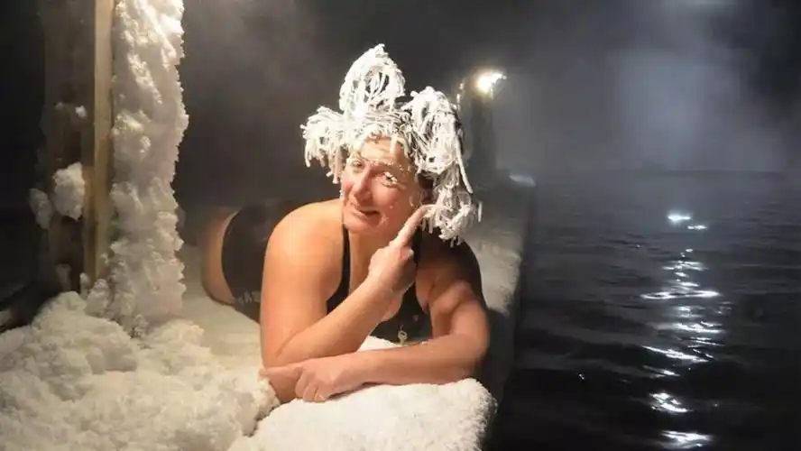 奇闻| 加拿大举办"冻发大赛",把头发冻成冰雕,比赛谁的发型更奇葩!