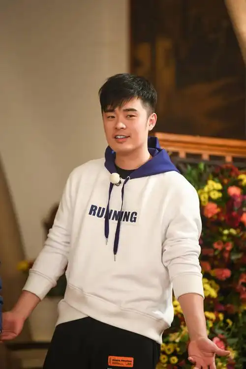 陈赫作为跑男里的搞笑担当一直给观众带来许多欢乐,期待他在这季跑男