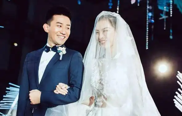 吴敏霞婚后首晒自拍了吗?