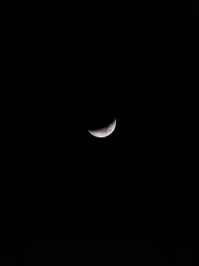 月小似眉弯的弯月,半个月亮爬上来的半月,就是没拍似玉盘的满月 - 抖