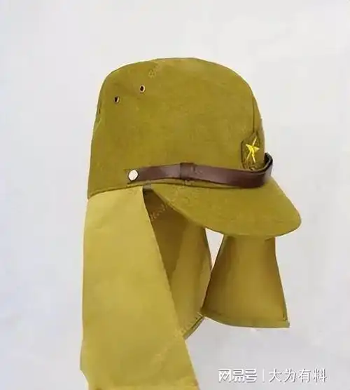日军为何要在帽子上挂两块布?专家:此举可以少死10万人!