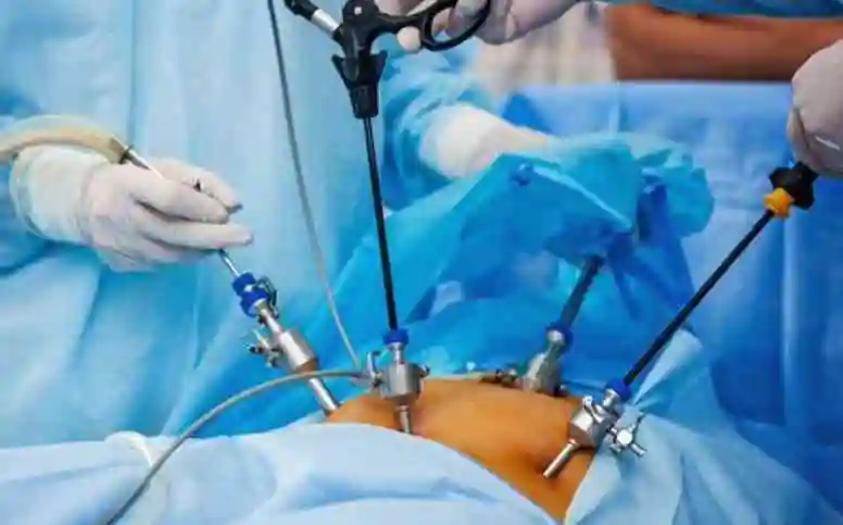 你看过的图片示例中宫腔镜检查过程中都有哪些具体步骤