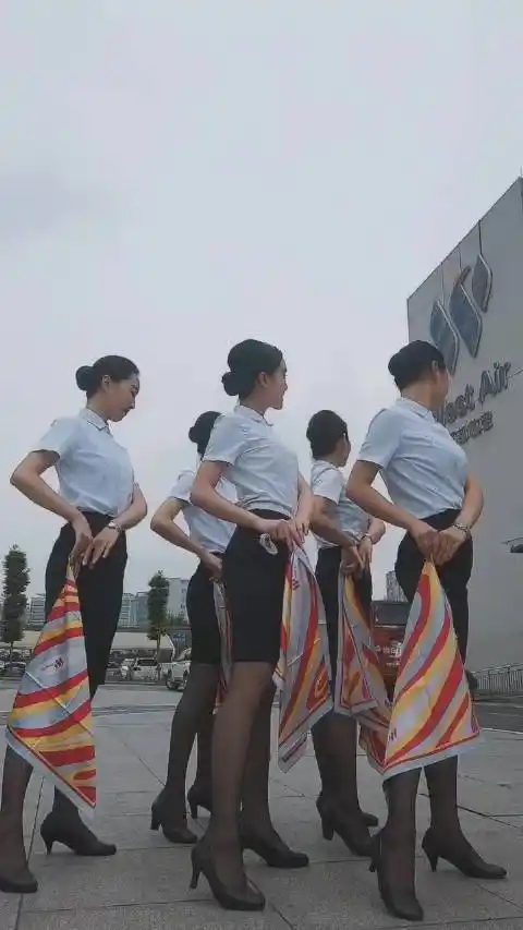 来自西部航空:终于成团出道啦.欢迎加入我们的飞行大家庭