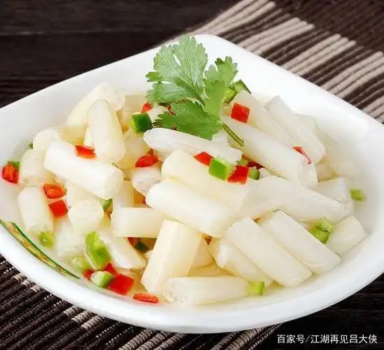 泡椒炒藕带,酸辣开胃,又脆又爽