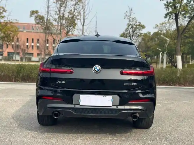 宝马x4黑骑士限量版新车指导价51.8万,2020年入户,黑车黑红内饰,3.5万