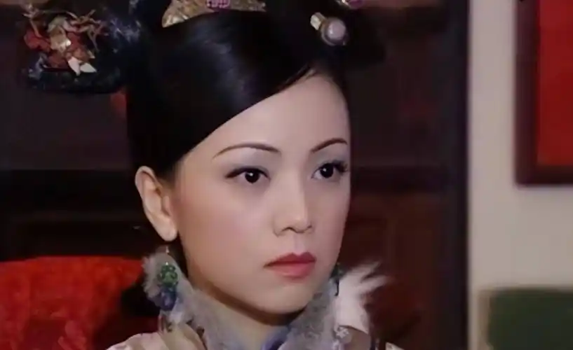 冲着吴倩去看《九义人》,却被56岁邓萃雯吸引,这脸是认真的吗?