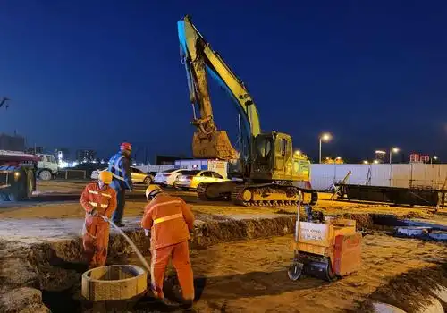 筑路人(解放路改造尖草坪段拍摄)【1】记录筑路人劳动场景.