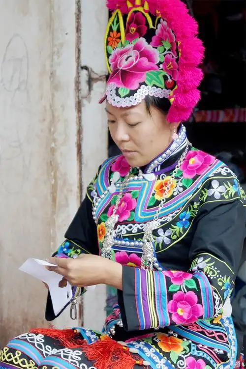 非遗名录:彝族服饰(国家级 楚雄)_彝族人网(彝人网)- 彝族文化网络