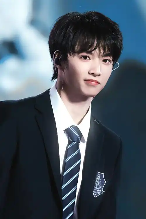 青年演员刘耀文##和刘耀文邂逅夏天