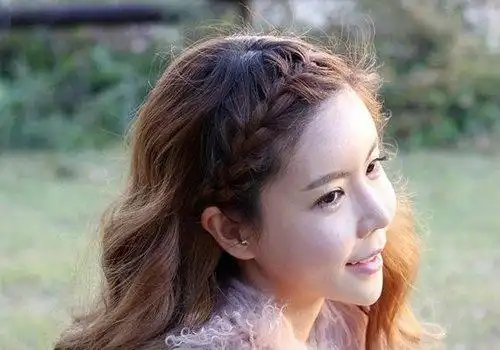 刘海编起来不显额头秃引起极度舒适 手残党搞定刘海编发只需一招