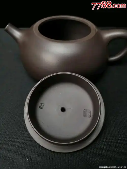精品紫砂壶作者:葛陶中品名:石瓢砂料:紫茄泥工艺:手工制作规格:高8.