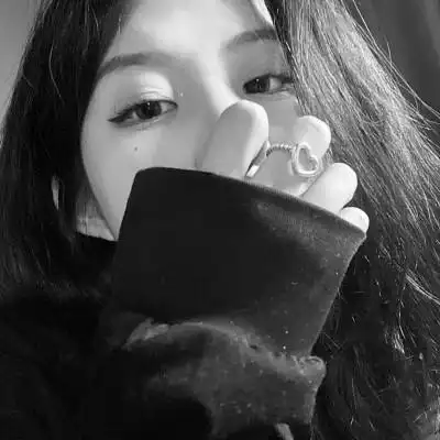 女生黑白高级感图片头像