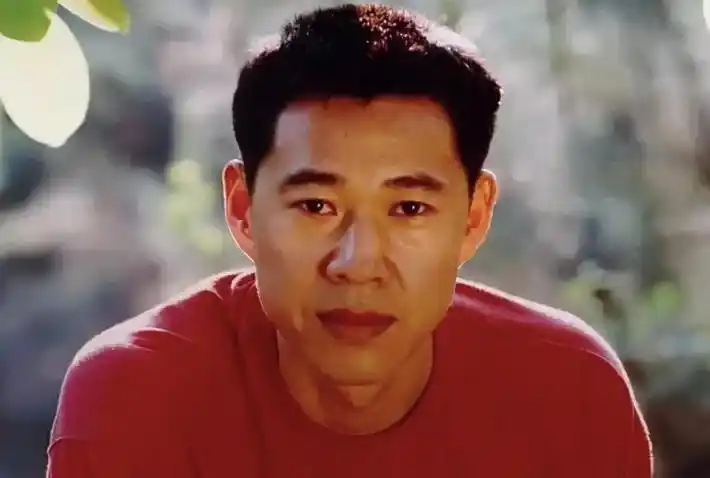 张丰毅正处于事业的爆发期,还独自带着和前夫生的女儿;虽然长得年轻