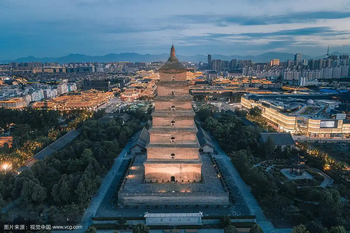 航拍西安地标大雁塔夜景喷泉广场的古建筑