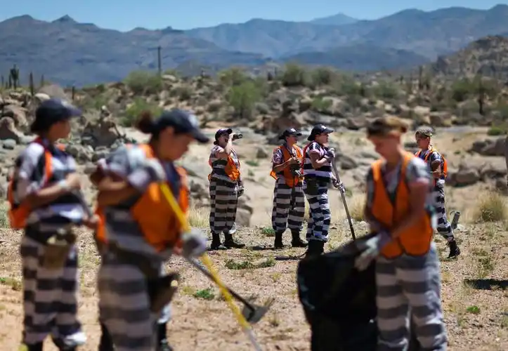 美国饱受争议的亚州帐篷监狱