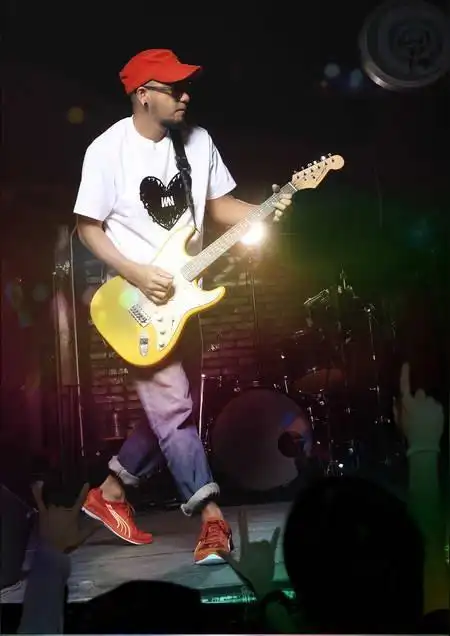 早年经历张震岳照片出生于宜兰县苏澳镇,为台湾阿美族人.