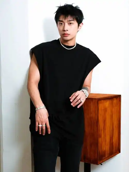 说唱男歌手满舒克二度塌房,隐瞒病情和别人发生关系,事后不负责_女方