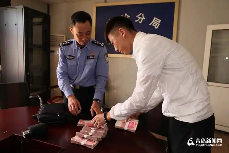 最美警察王建利捡到十万现金如数奉还