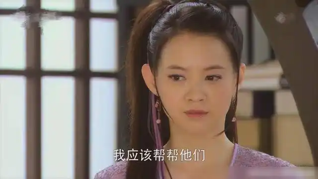 在《名扬花鼓》里饰演花鼓,花鼓其实是流落在民间的公主,性格机灵