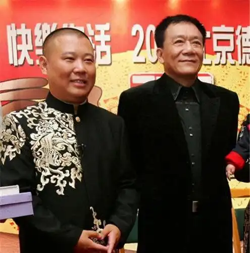 袁茵和侯耀文情断后,竟嫁给了他,现在这对夫妻很甜蜜!